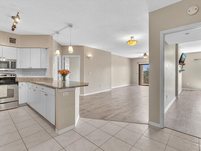 Building Photo - 2105 Lavers Cir