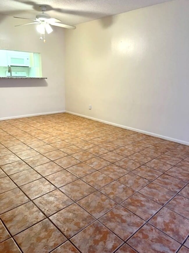 Building Photo - 55+ Community - 1BR/1BA Condo in Las Palmas