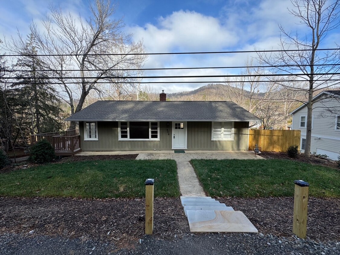 Primary Photo - North AVL - Renovated Farmhouse with Bonus...