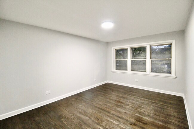 Foto del edificio - 3338 W Bryn Mawr Ave