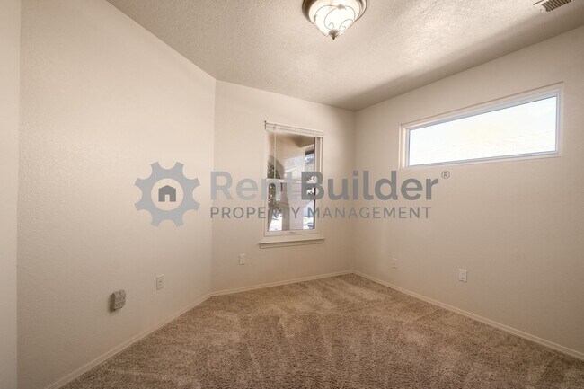 Foto del edificio - 13157 Neon Ave NE