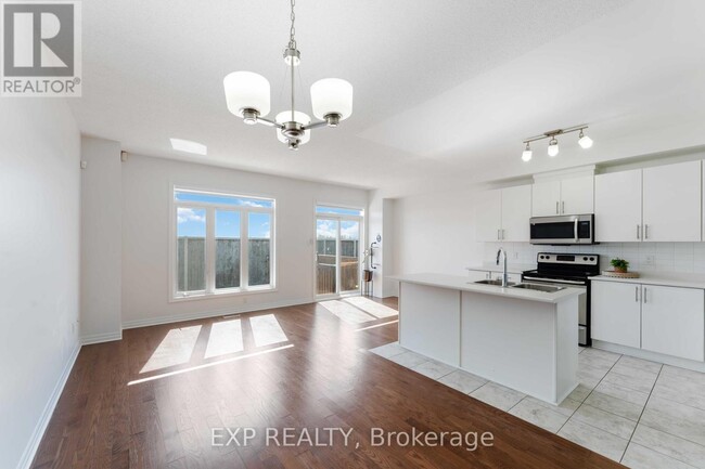 Building Photo - 521 Rioja St