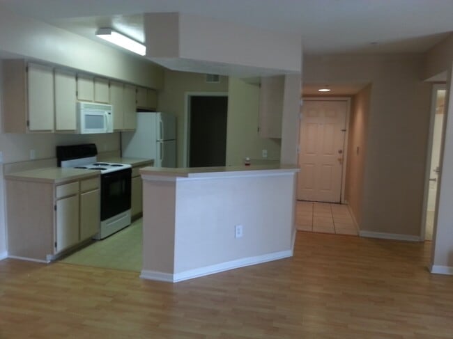 Foto del edificio - 2/2-East Orlando/Waterford Lakes Condo