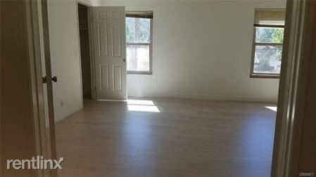 Building Photo - 3074 Lodgewood St