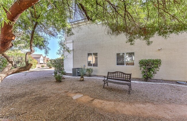 Building Photo - 9900 Calabasas Ave