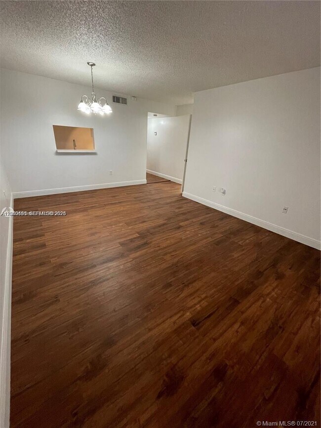 Foto del edificio - 721 N Pine Island Rd