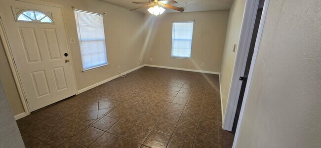 Foto del edificio - 591 Bosque Bend Ln