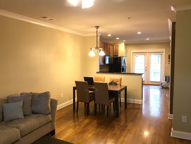 Open Concept Dining Area - 655 Mead St SE