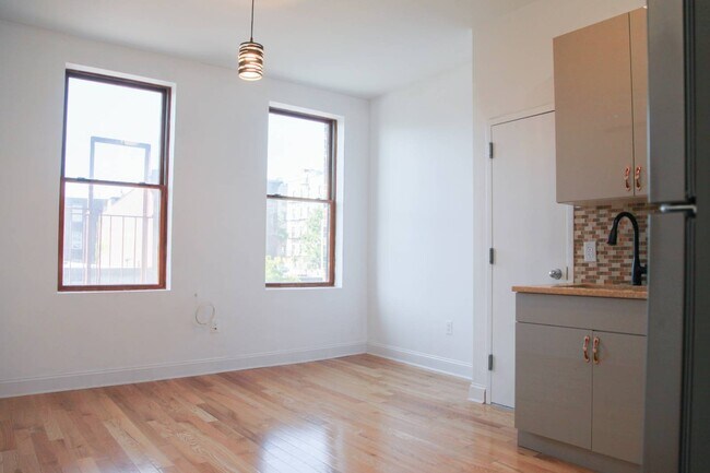 Foto del edificio - 1271 Fulton St