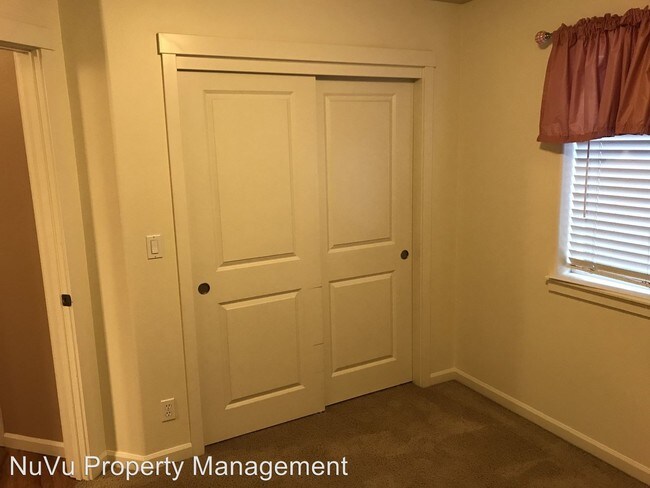 Building Photo - 1831 Yaquina Dr
