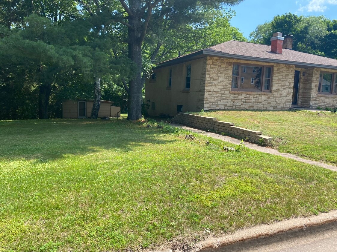 725 Altamont St, Marquette, MI 49855 House Rental in Marquette, MI