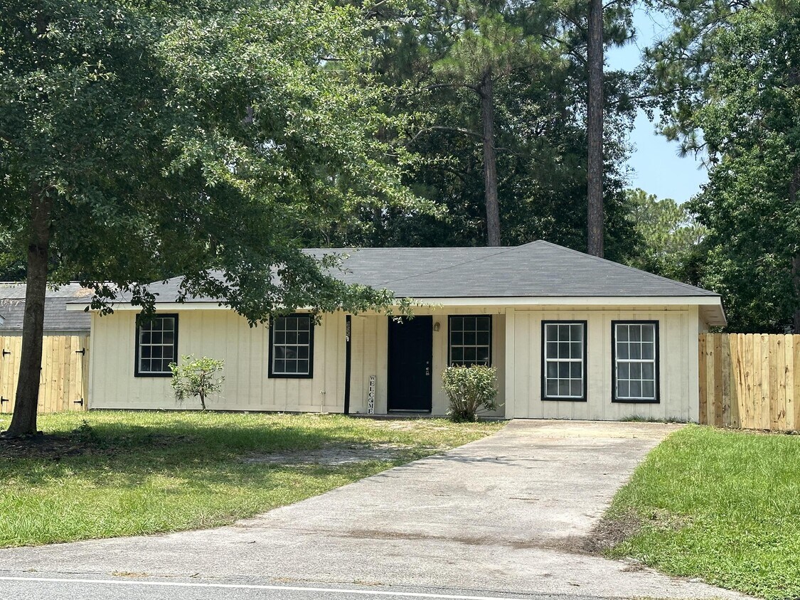 Primary Photo - 905 Greenbriar Rd
