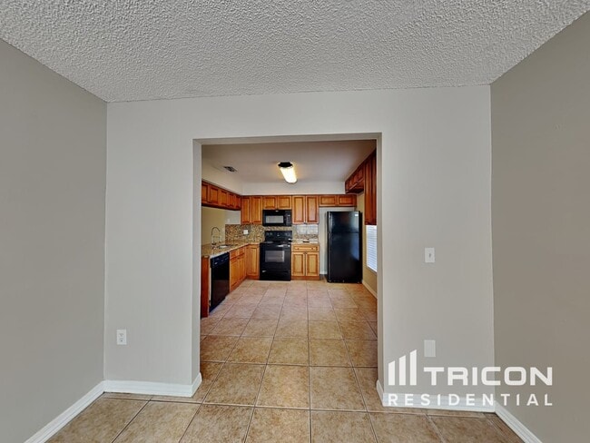Building Photo - 1010 Pine Ridge Circle Brandon FL