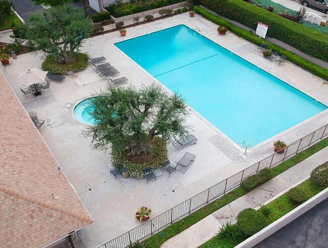 Foto del edificio - 18333 Hatteras St