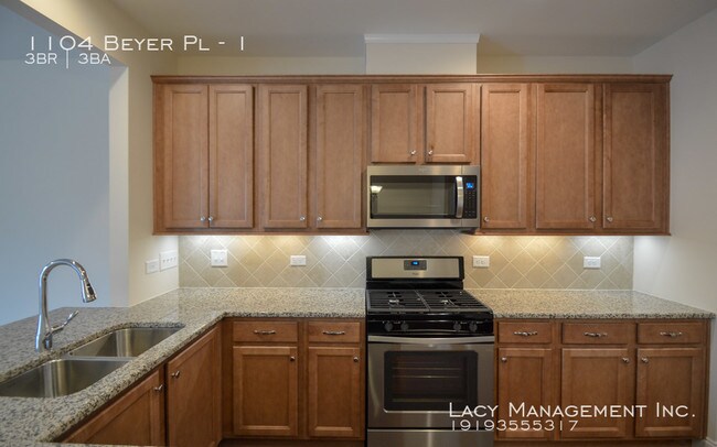 Building Photo - 1104 Beyer Pl