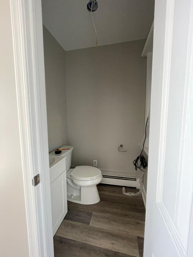 half bath - 2645 E Auburn St