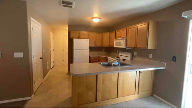 Building Photo - 2071 Meppen Dr