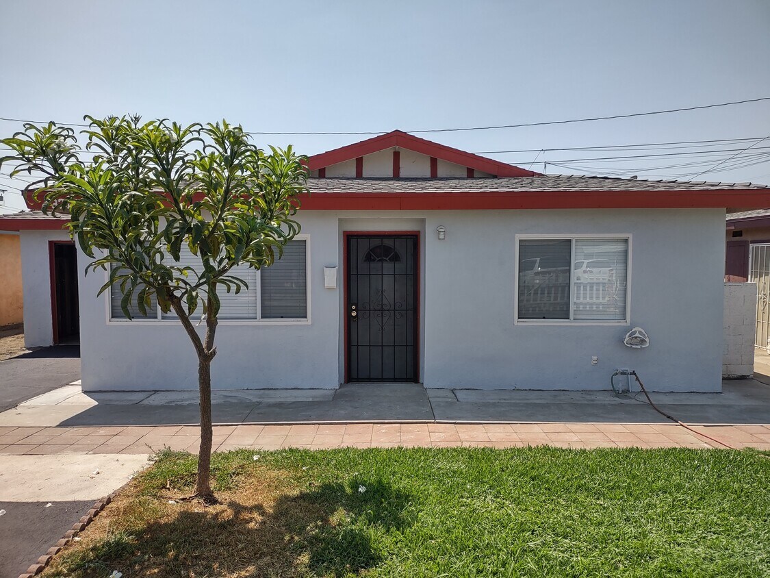 Front - 3217 Puente Ave