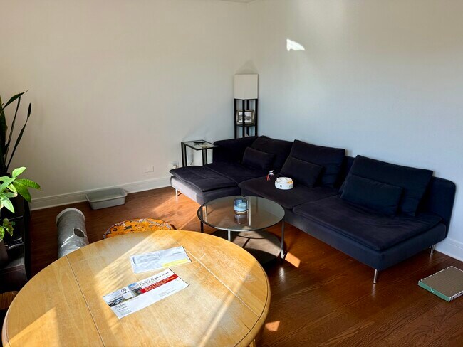 Foto del edificio - 4954 W Cullom Ave