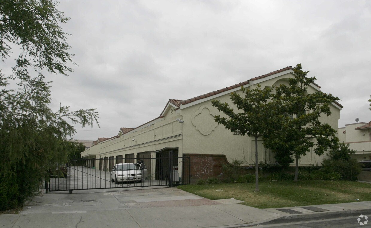 Primary Photo - 21901 Belshire Ave