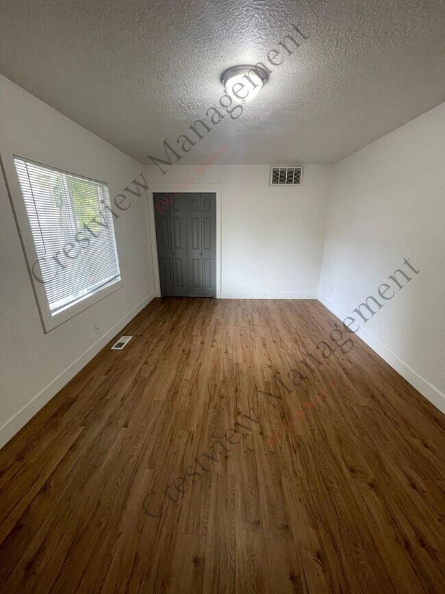 Foto del edificio - 452 E Lambourne Ave