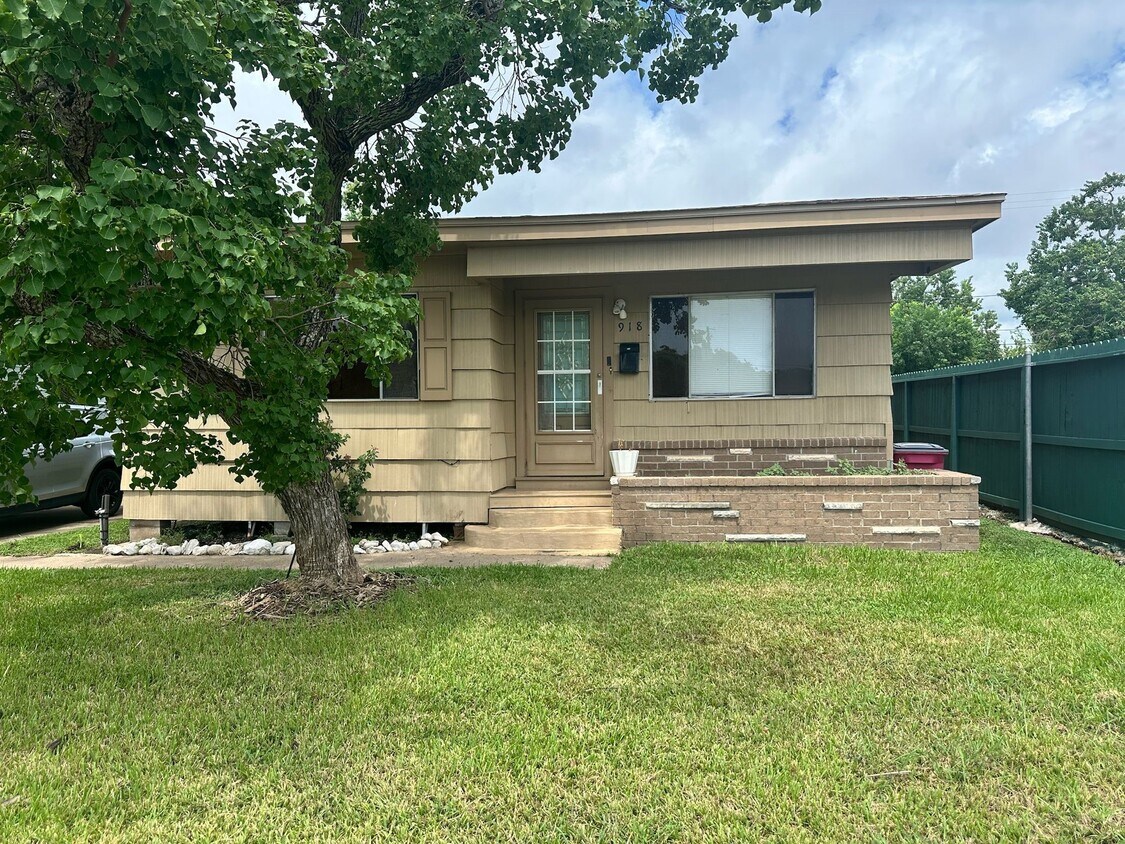 Foto principal - 918 W 5th St