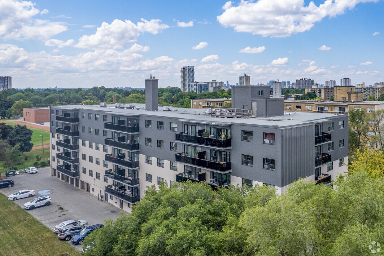 Photo principale - 70 Parkwoods Village Dr