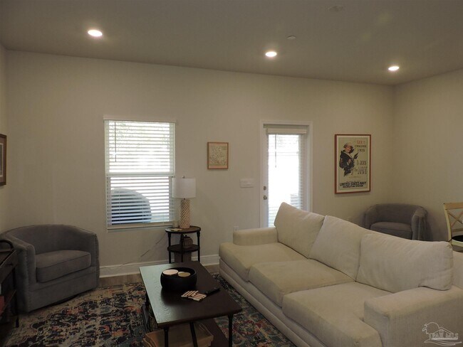 Foto del edificio - 7170 Village Ln