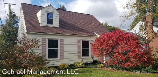 Building Photo - 4 br, 1.5 bath House - 807 Fremont