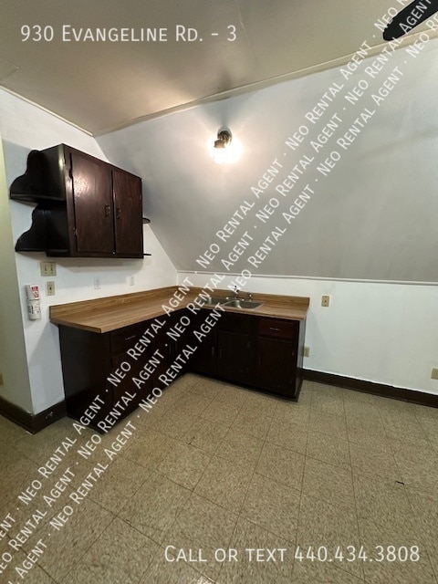 Foto del edificio - 930 Evangeline Rd