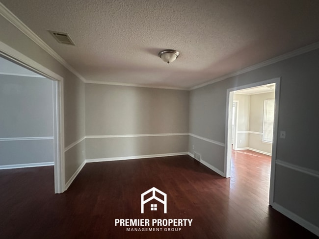 Building Photo - Spacious 4BR Cordova Home w/ Brick Fireplace, 2 Dining Areas & Covered Patio