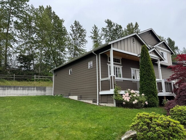 Building Photo - Gorgeous Mount Vernon Home 3 bedroom 2.5 Bathroom