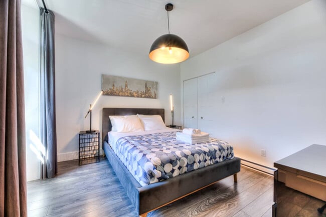 Photo du bâtiment - 3833 Rue Saint-Denis-SI ID1234645P