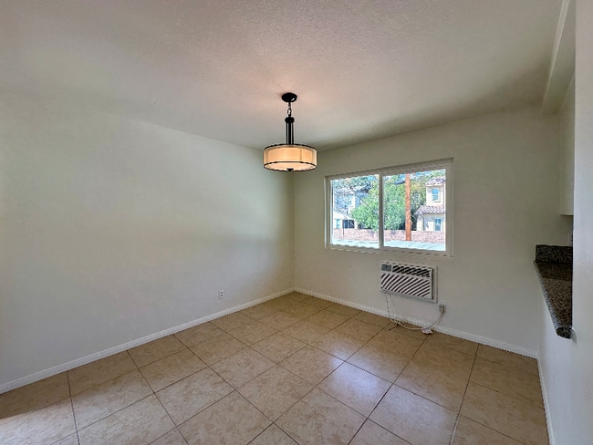 Building Photo - 1991 Evergreen St