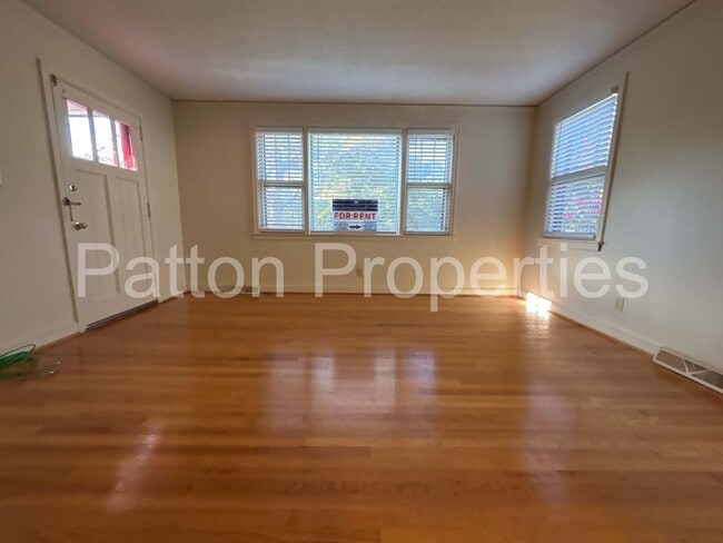 Building Photo - West Columbia Home