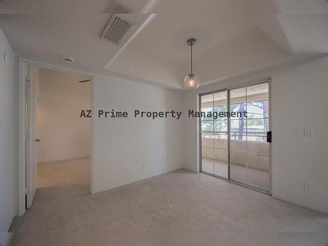 Building Photo - 1333 E Morten Ave