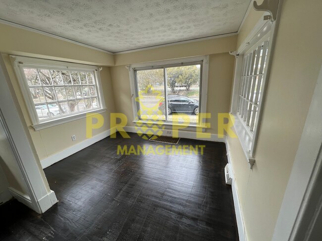 Building Photo - 3 bedrooms 2 full bathrooms house for rent in Dayton