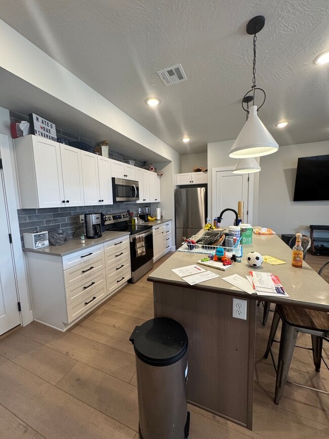 Building Photo - 3937 E Razor Dr