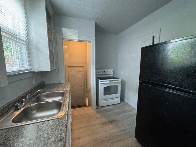 Foto del edificio - 15766 Woodingham Dr