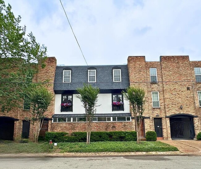 Building Photo - 1909 Brun St