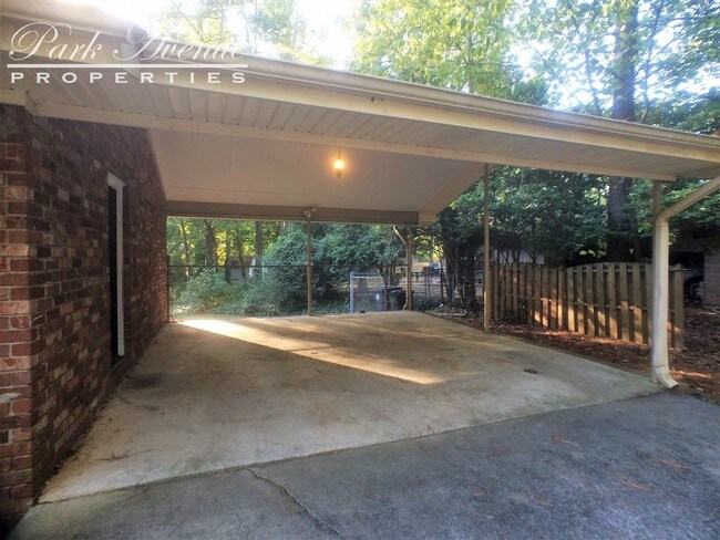 Foto del edificio - 1063 Seven Springs Cir