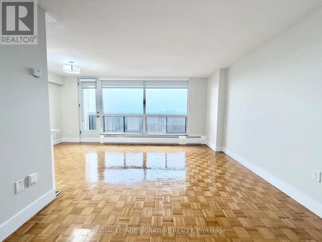 Photo du bâtiment - 666 Spadina Ave.