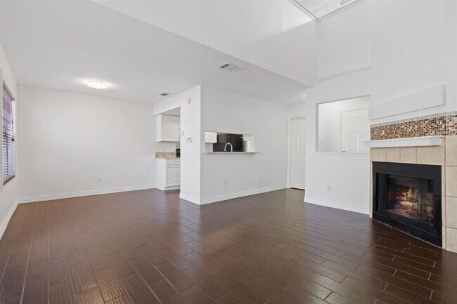 Building Photo - 512 Eberhart Ln