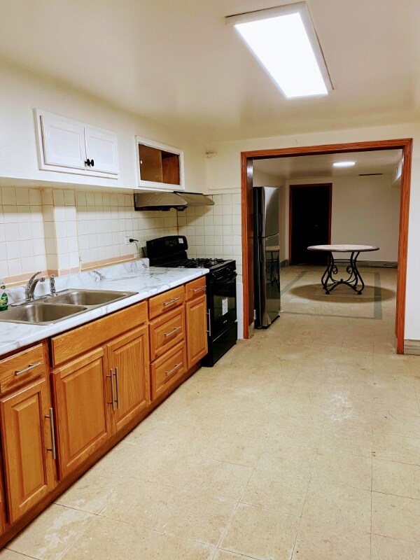 Foto del edificio - 1315 W 31st St