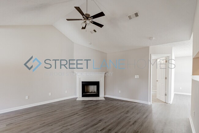 Foto del edificio - HOLIDAY SPECIAL! SIGN A LEASE BY NOVEMBER ...