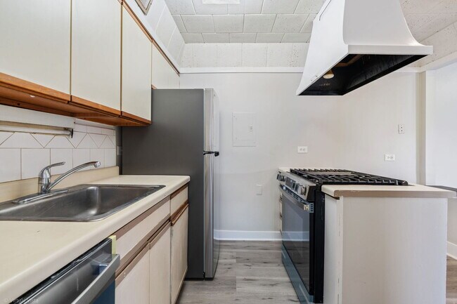 Building Photo - 1808 Fayette Walk