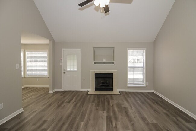 Foto del edificio - 200 Cameron Dr