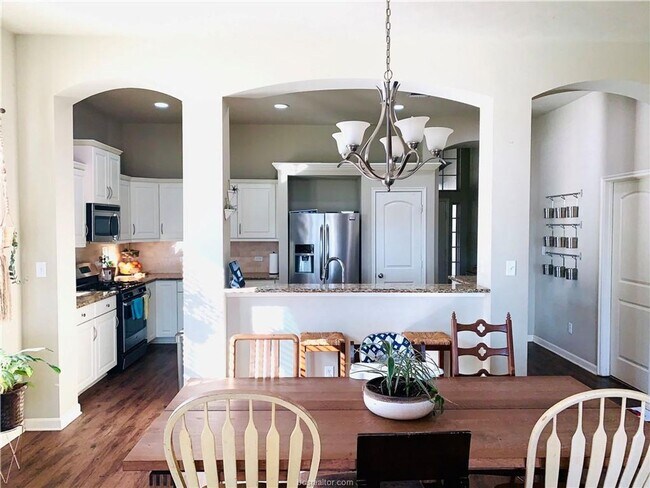 Foto del edificio - August Pre-Lease! 3/2 in highly desirable ...