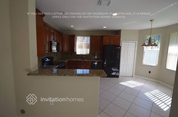 Building Photo - 13100 SW 54th Ct