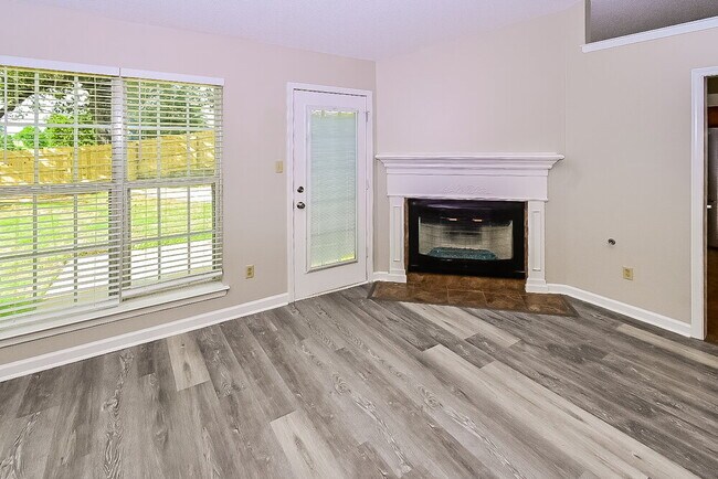 Foto del edificio - 1700 Brentwood Trce